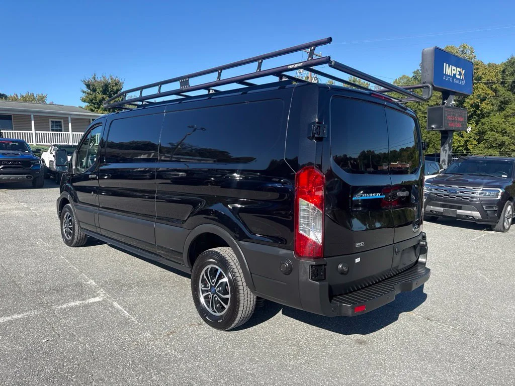 Used 2022 Black Ford Base image 3