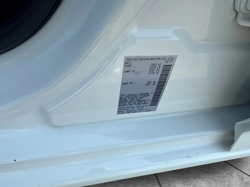 Used 2025 White Nissan 2.5 SV image 27