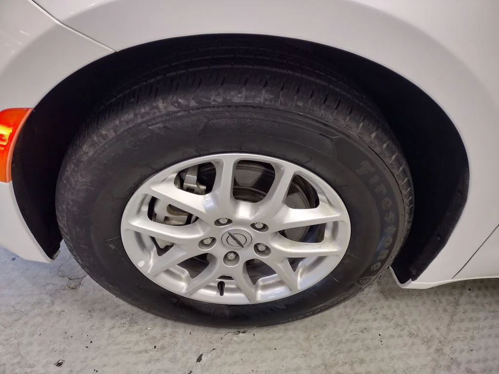 Used 2023 White Chrysler LX image 5