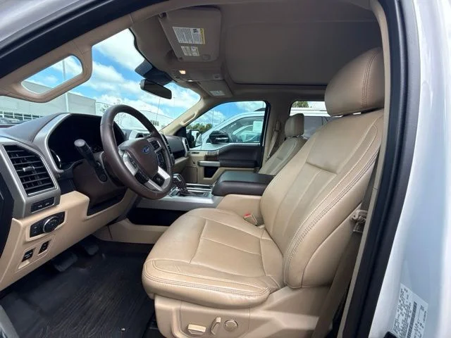 Used 2018 White Platinum Clearcoat Metallic Ford Lariat image 9