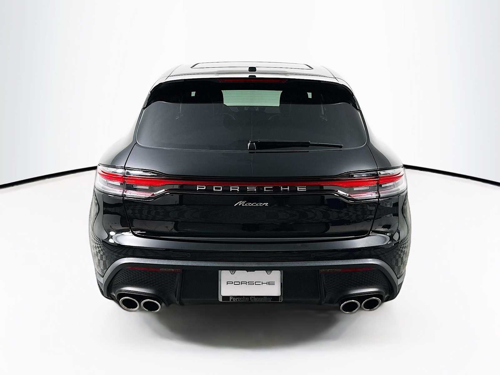 2025 Porsche Macan T - Photo 10