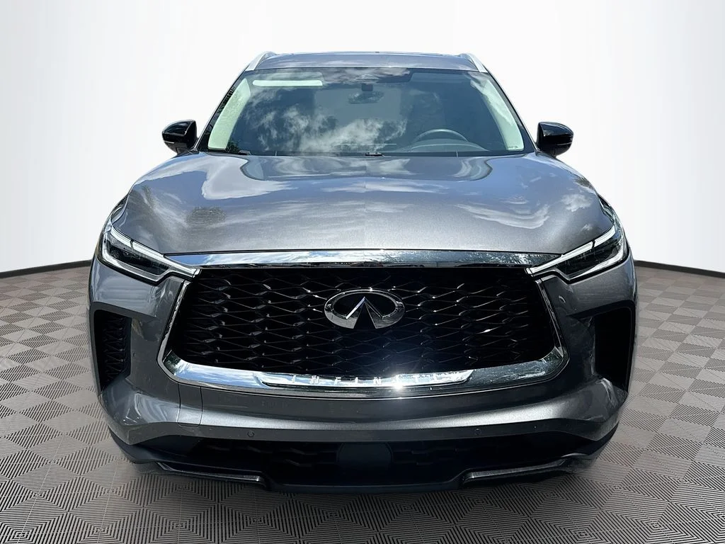 Used 2023 Gray INFINITI LUXE image 2