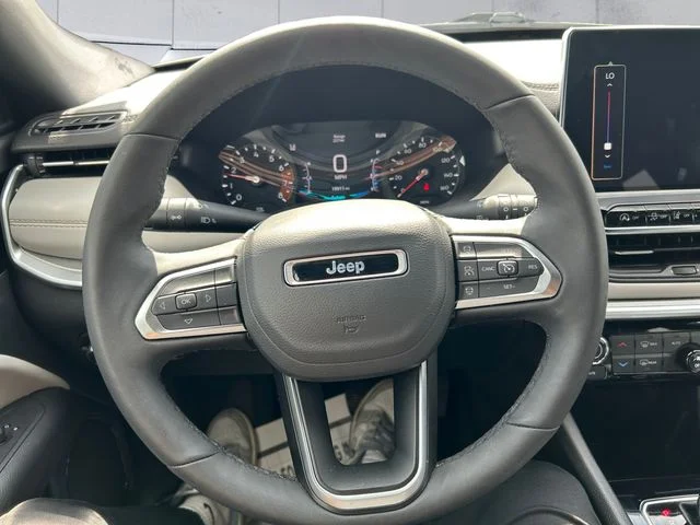 Used 2025 White Jeep Limited image 9