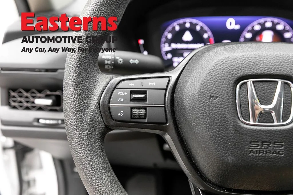Used 2026 White Honda SE image 15