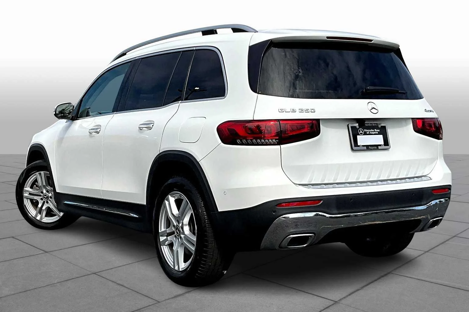 Used 2021 Polar White Mercedes-Benz GLB 250 image 12