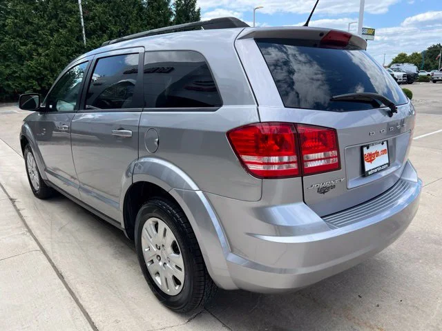 Used 2017 Silver Dodge SE image 5