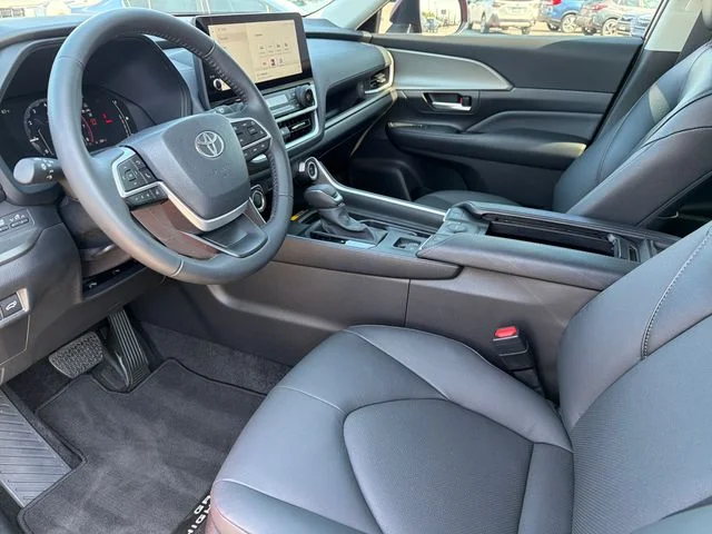 Used 2025 Red Toyota XLE image 18
