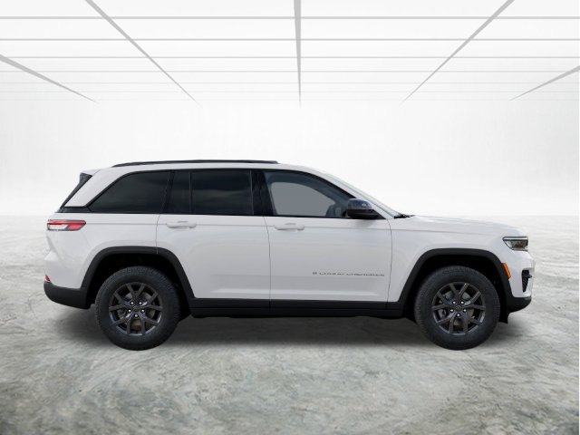 New 2027 Bright White Clear-Coat Paint Jeep Laredo X image 22