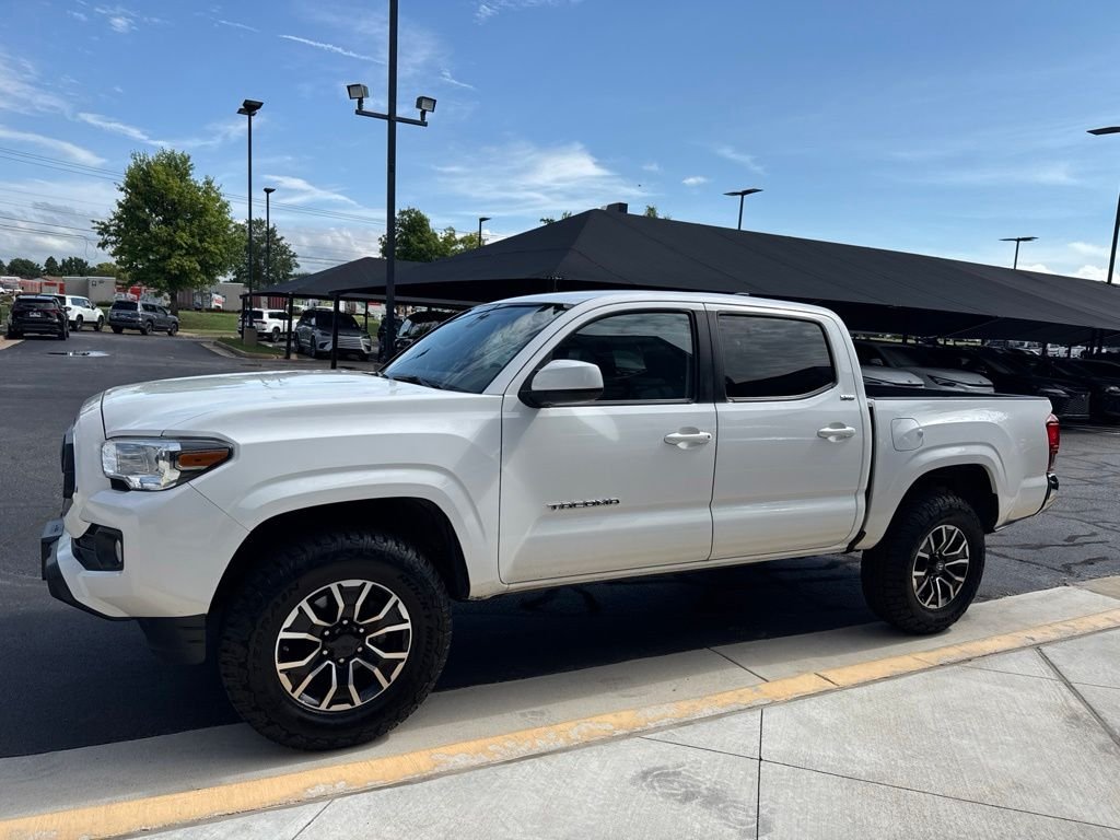 Used 2020 White Toyota SR5 image 1