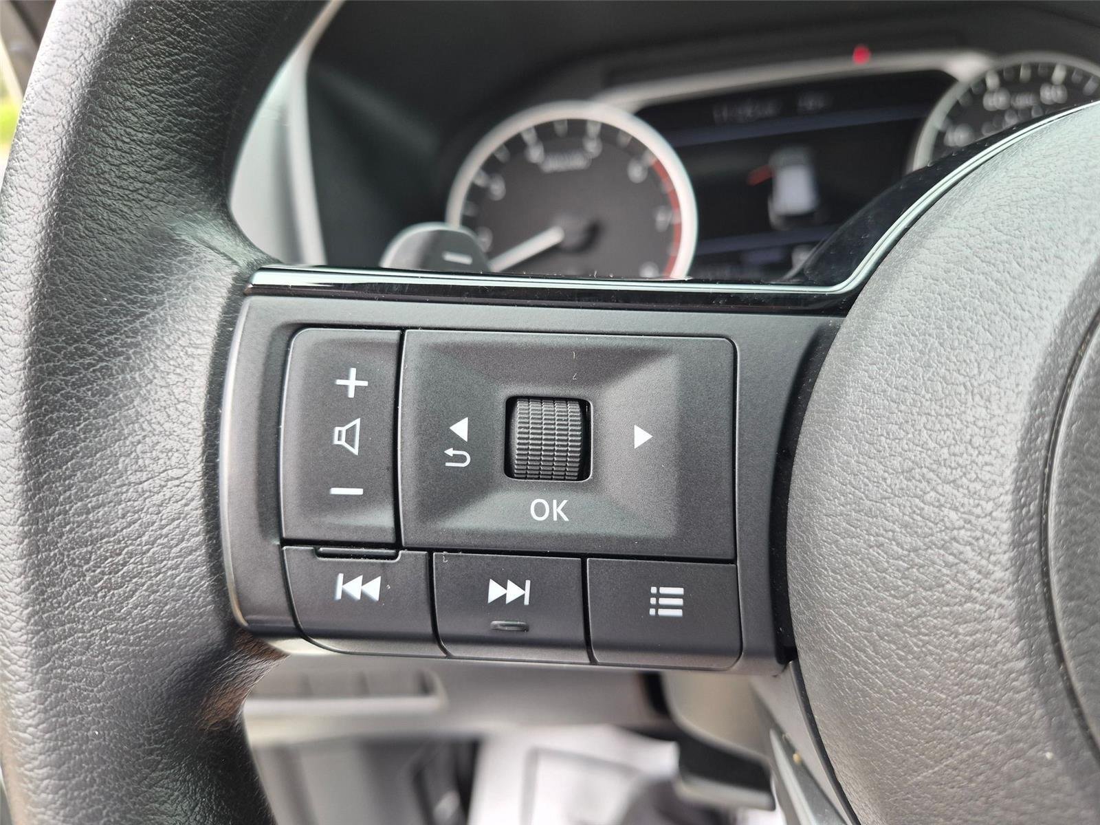 Used 2022 Pearl White Tricoat Nissan SV image 17