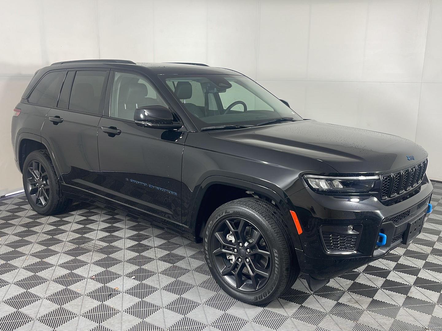 Used 2023 Diamond Black Crystal Pearlcoat Jeep 30th Anniversary image 5