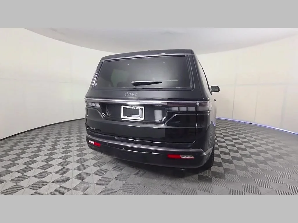New 2026 High Gloss Black Exterior Paint Jeep Limited Altitude image 30