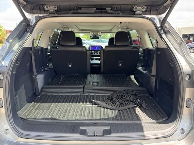 Used 2025  Toyota Platinum image 42