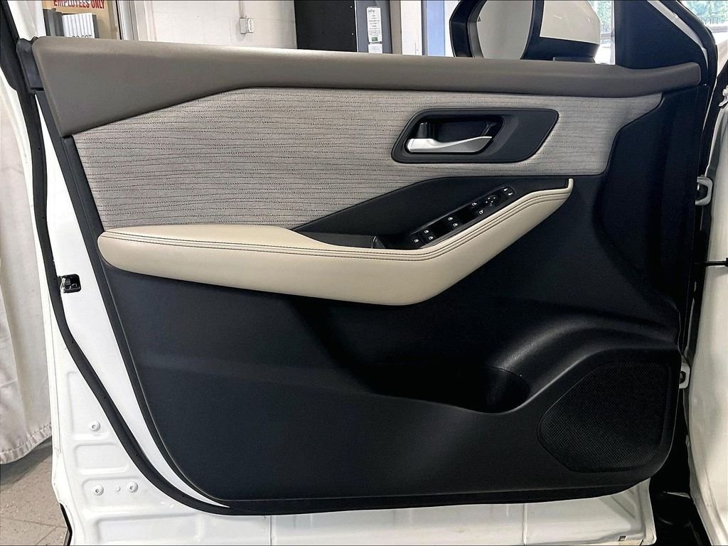 Used 2023 White Nissan SV image 9