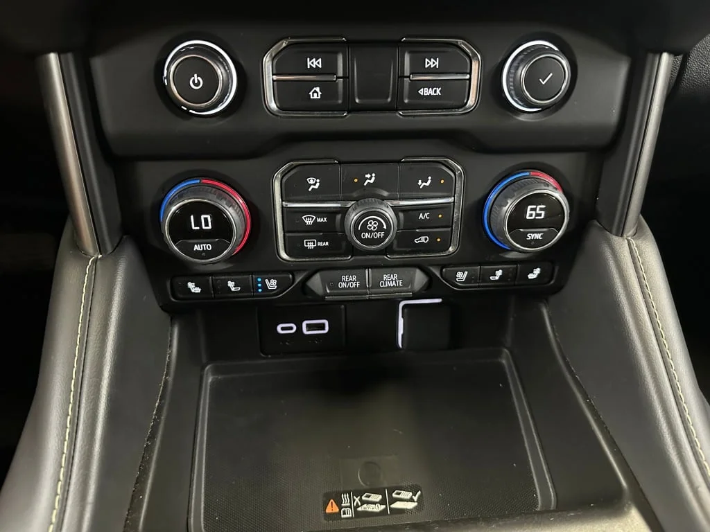 2024 Chevrolet Suburban Premier - Photo 17