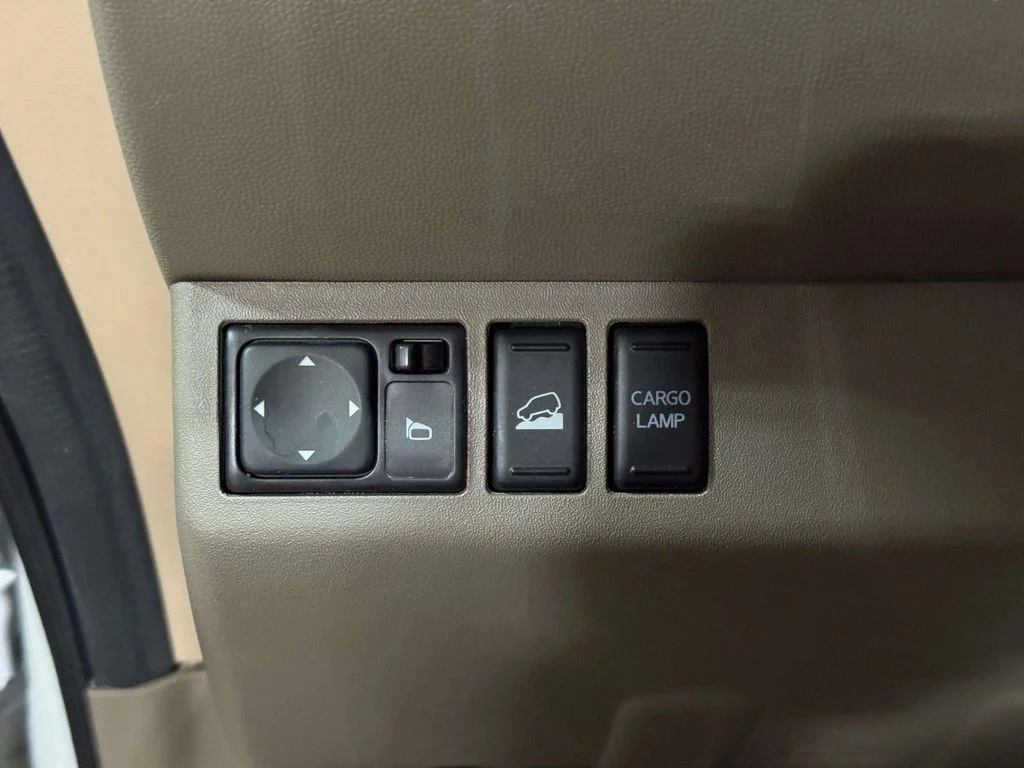 Used 2015 Glacier White Nissan SL image 19