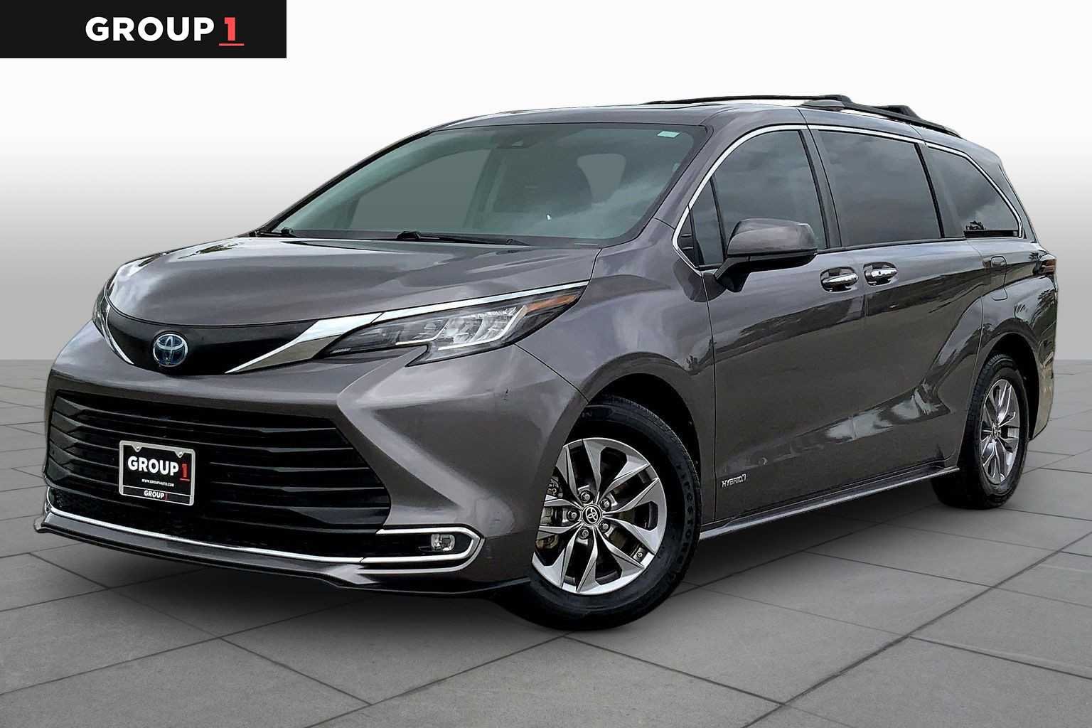 2021 Toyota Sienna XLE 8-Passenger Hybrid FWD's photo