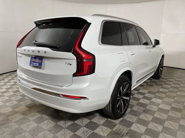 2025 Volvo XC90 Core - Photo 8
