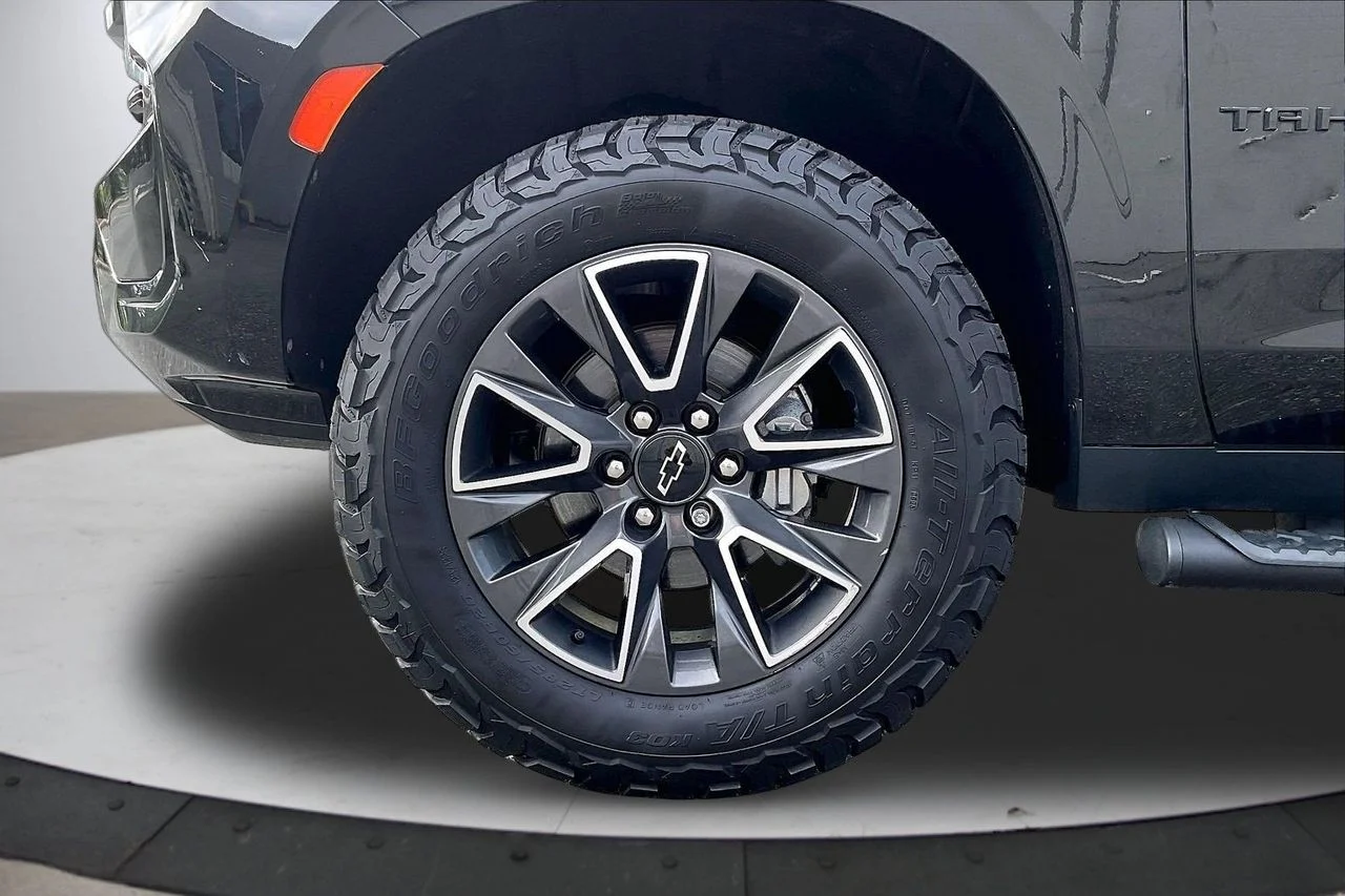 Used 2021 Black Chevrolet Z71 image 34
