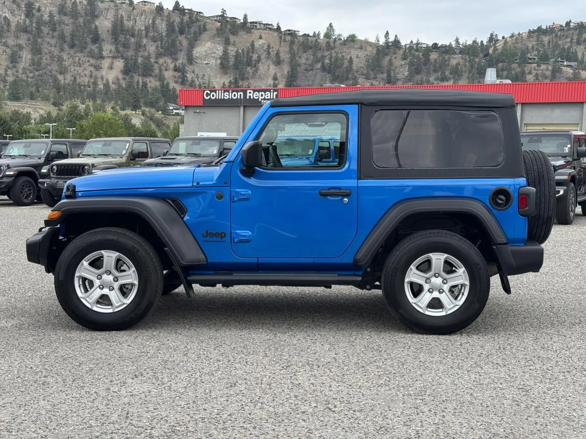 Used 2023 Blue Jeep Sport S image 10