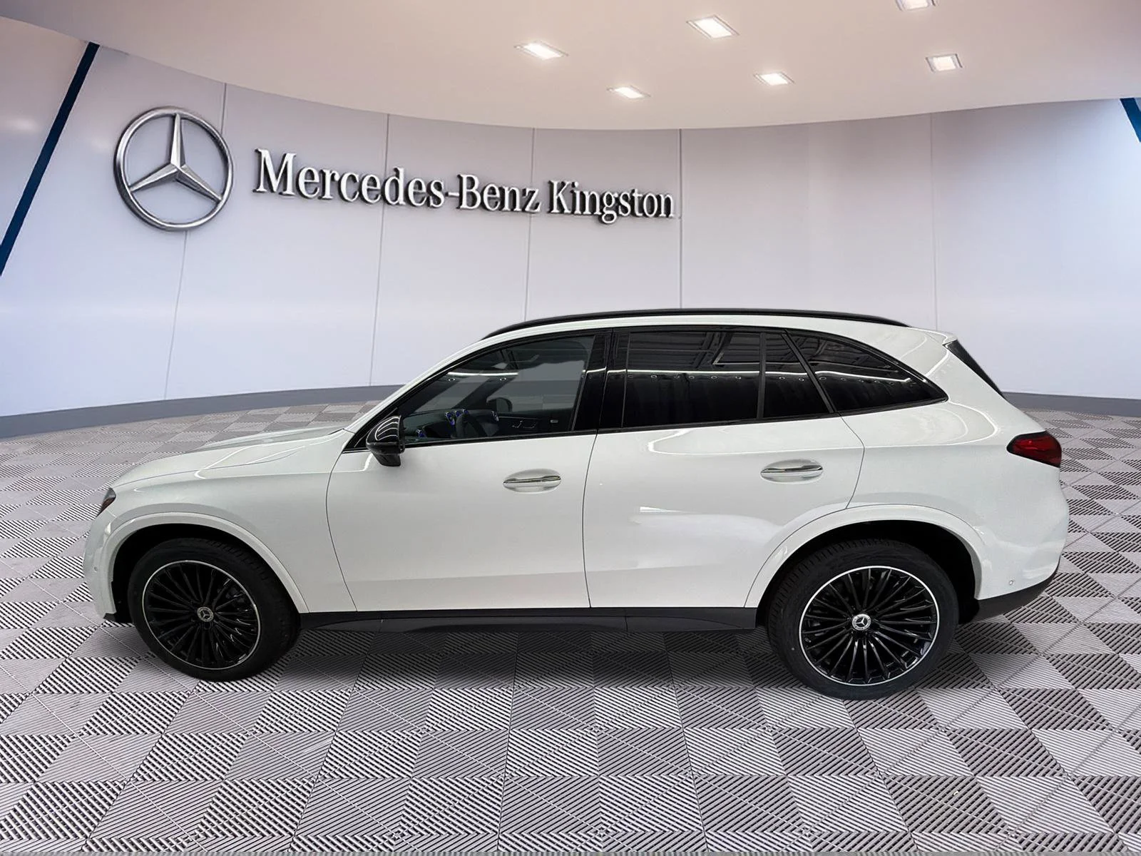New 2027 White Mercedes-Benz GLC 300 image 8