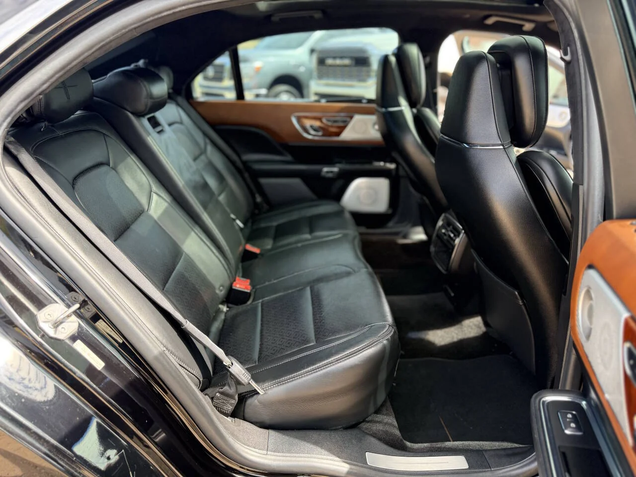 Used 2017 Black Lincoln Black Label AWD 4dr Sedan image 41