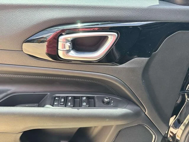 New 2026 Black Jeep Latitude image 21