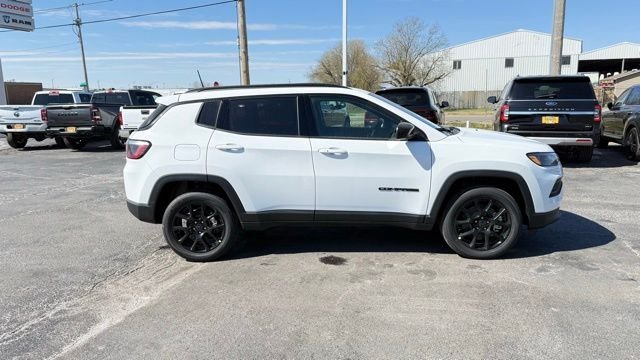 New 2026 Bright White Clearcoat Jeep Latitude image 8