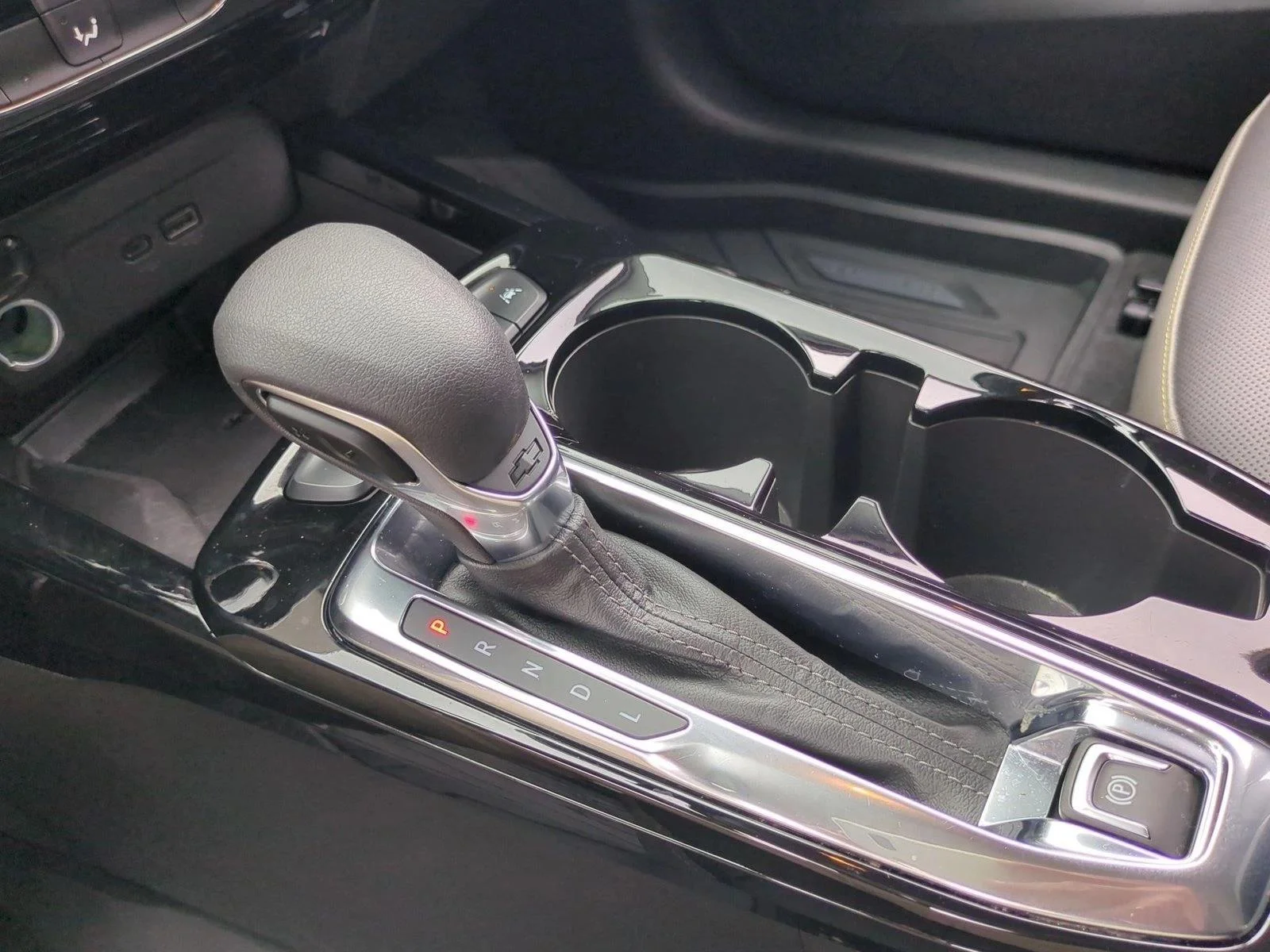 Used 2025 Summit White Chevrolet ACTIV image 12