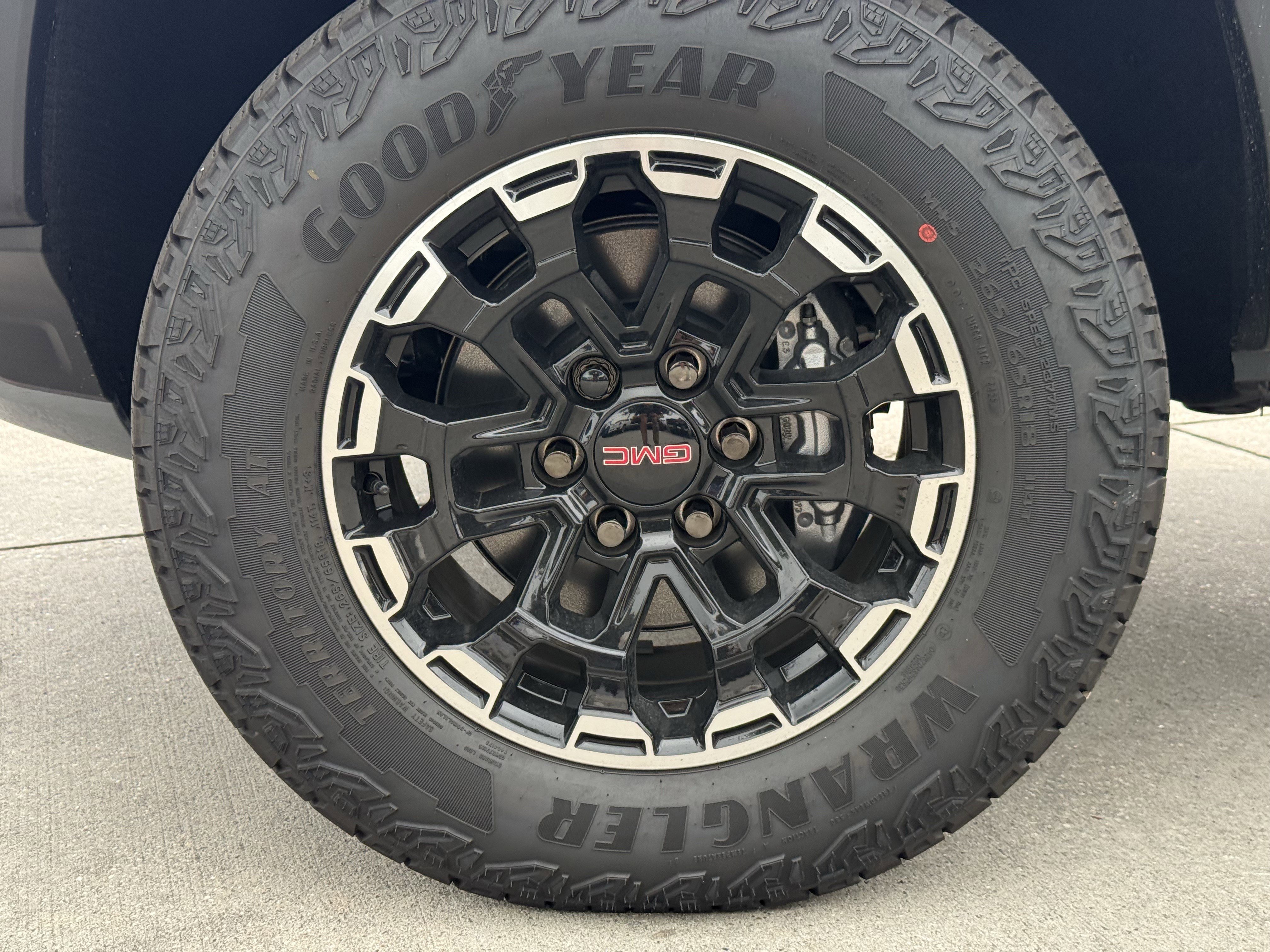 2026 GMC Canyon AT4 - Photo 8