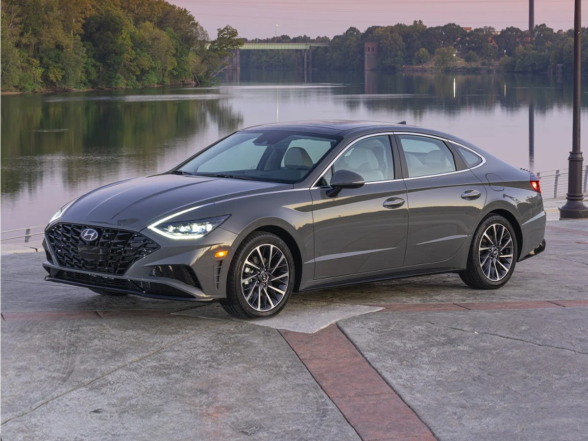 Used 2020 Blue Hyundai SEL Plus image 1