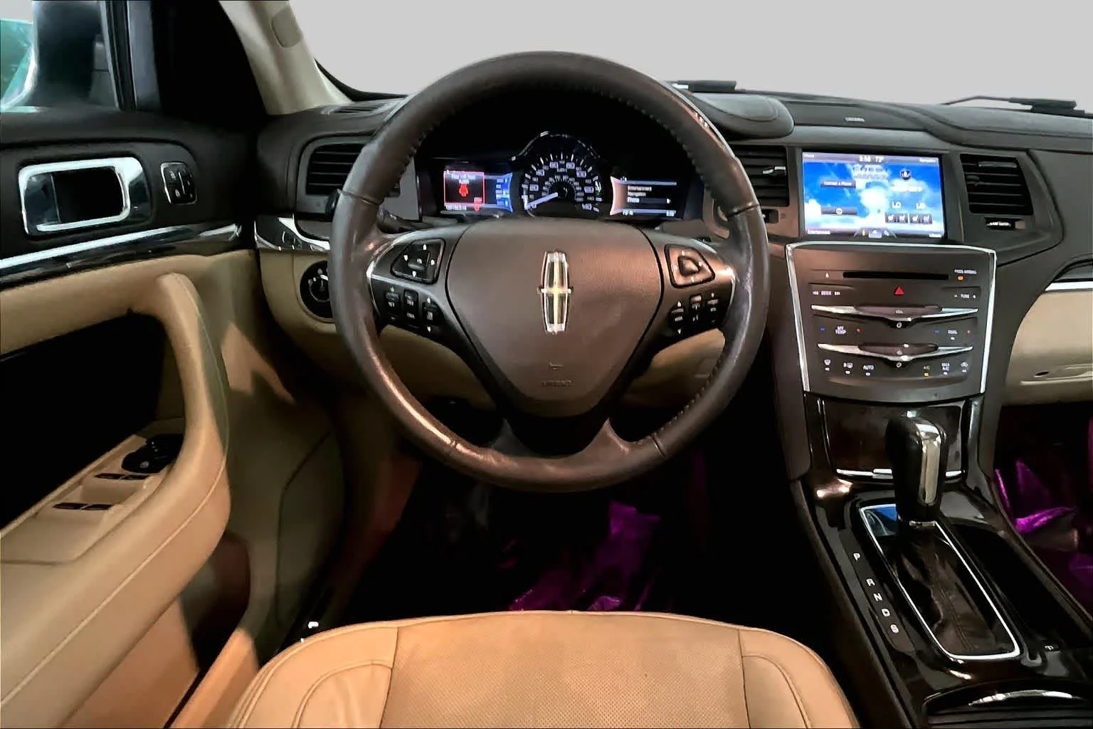 Used 2014 White Platinum Metallic Tri-Coat Lincoln  image 6