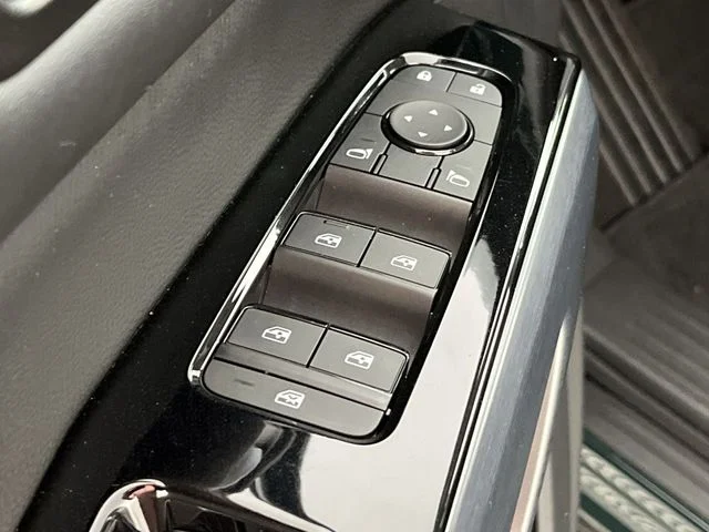 Used 2025 Black Nissan SL image 14