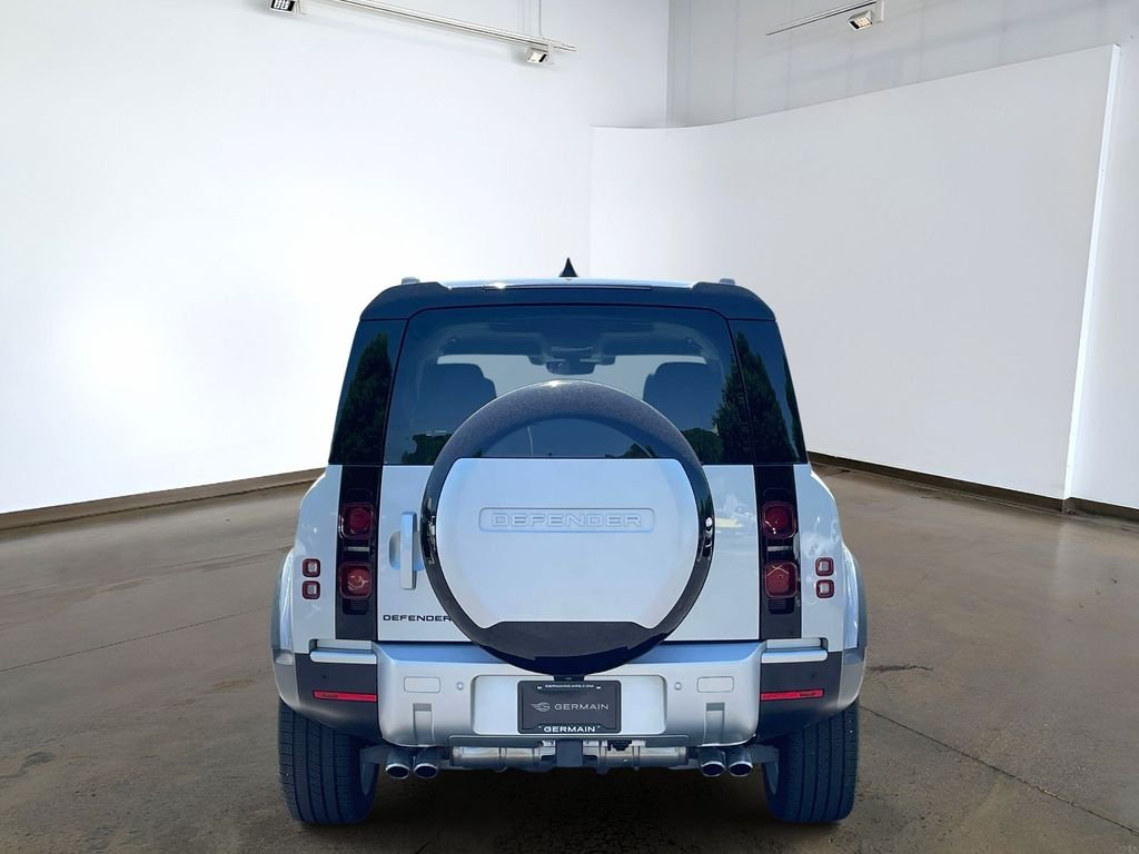 Certified Used 2024 Hakuba Silver Metallic Land Rover SE image 5