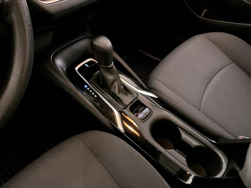 Used 2020 Silver Toyota LE image 19