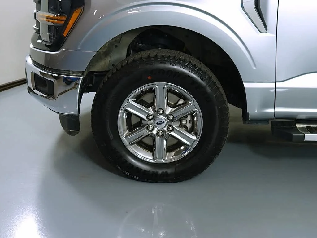 Used 2025 Silver Metallic Ford XLT image 8