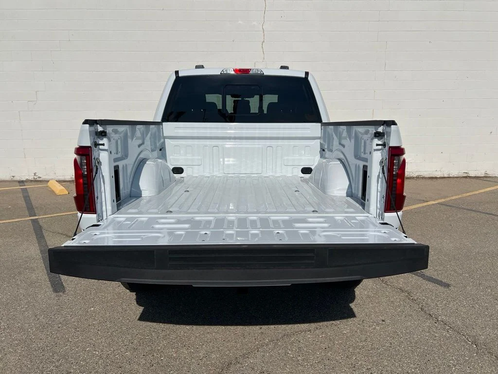 New 2026 Oxford White Ford XLT image 4