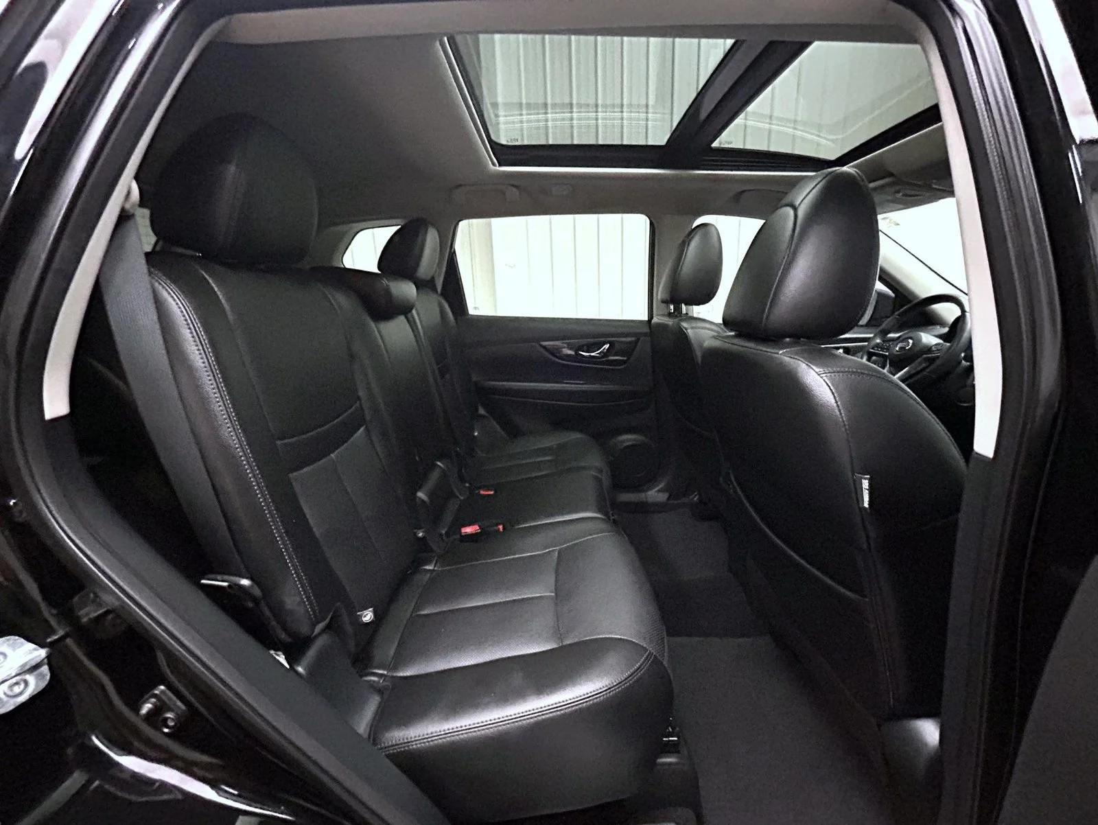 Used 2019 Black Nissan SL image 18