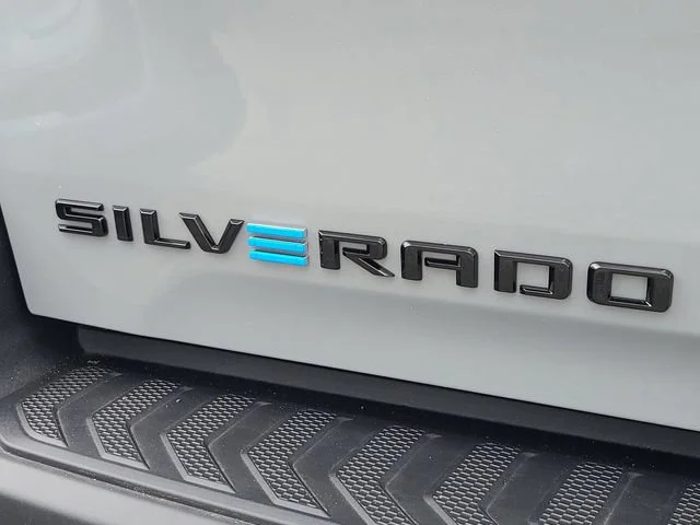 New 2026 Slate Gray Metallic Chevrolet LT - Extended Range image 7