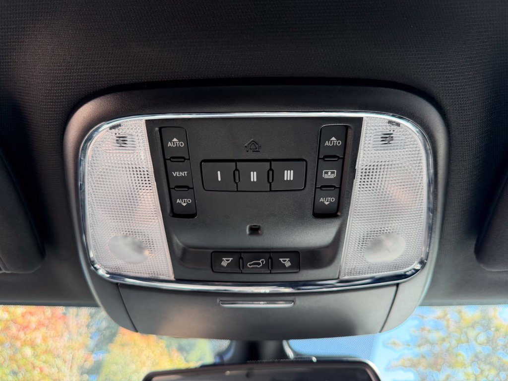 Used 2016 Brilliant Black Crystal Pearlcoat Jeep Overland image 28