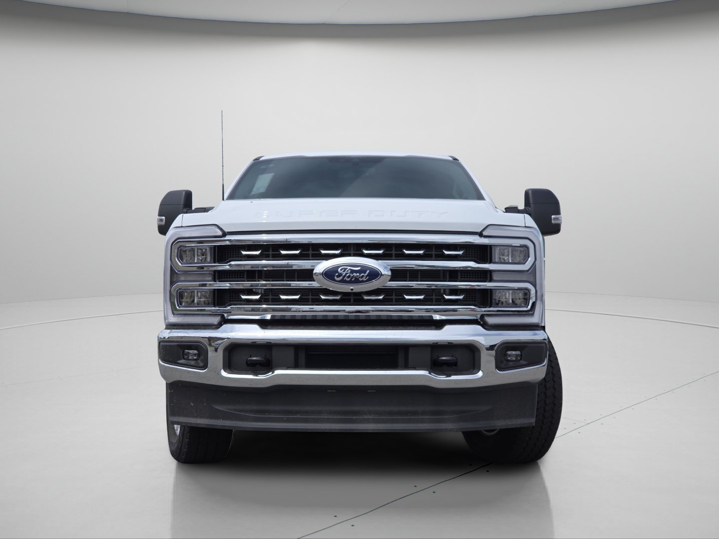 New 2026 Oxford White Ford XLT image 3