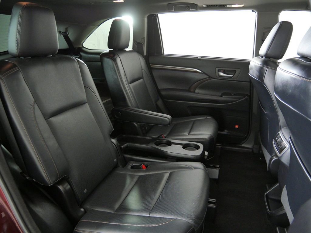 Used 2015 Red Toyota Limited image 26