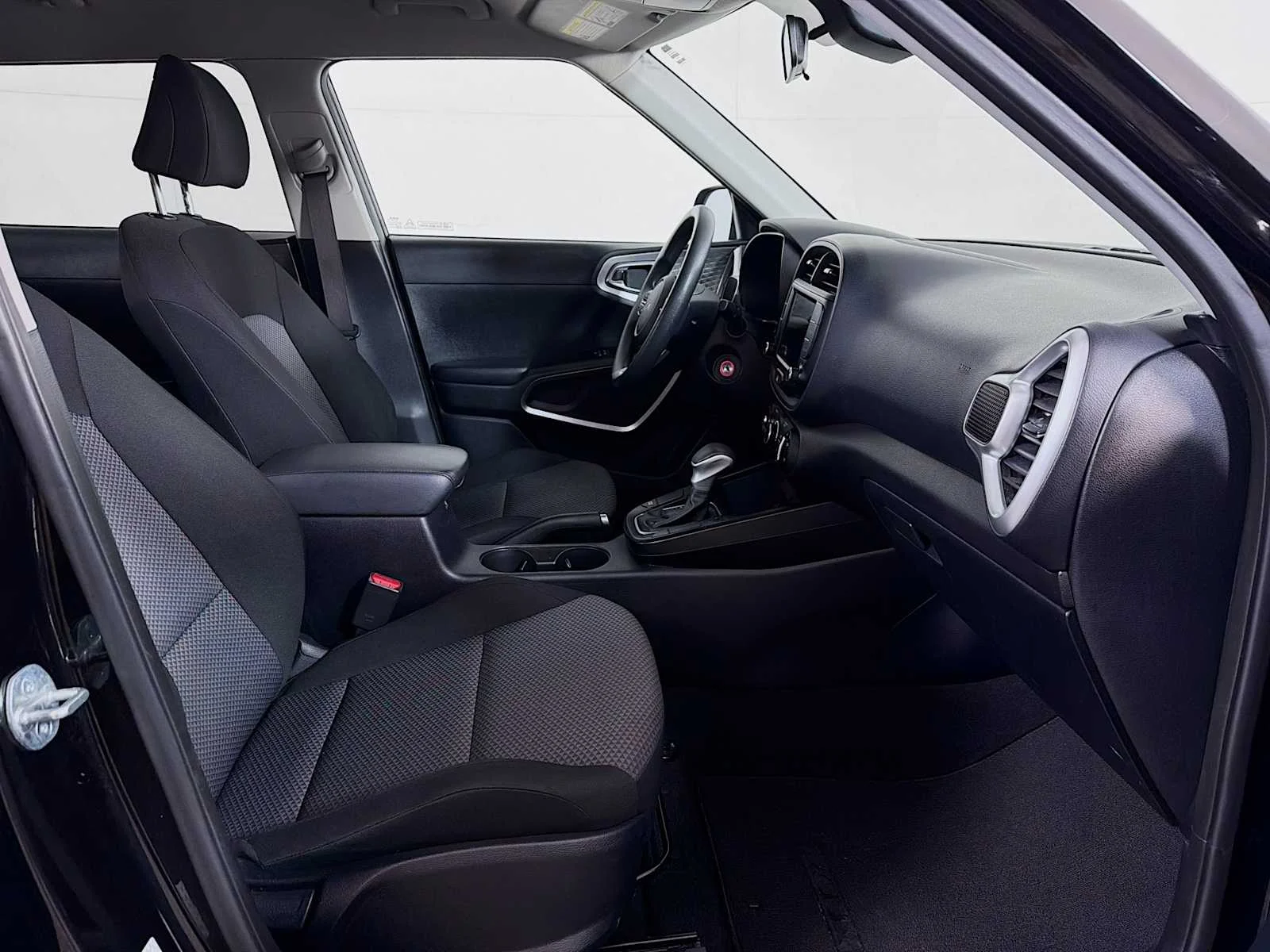 Used 2023 Fusion Black Kia LX image 23