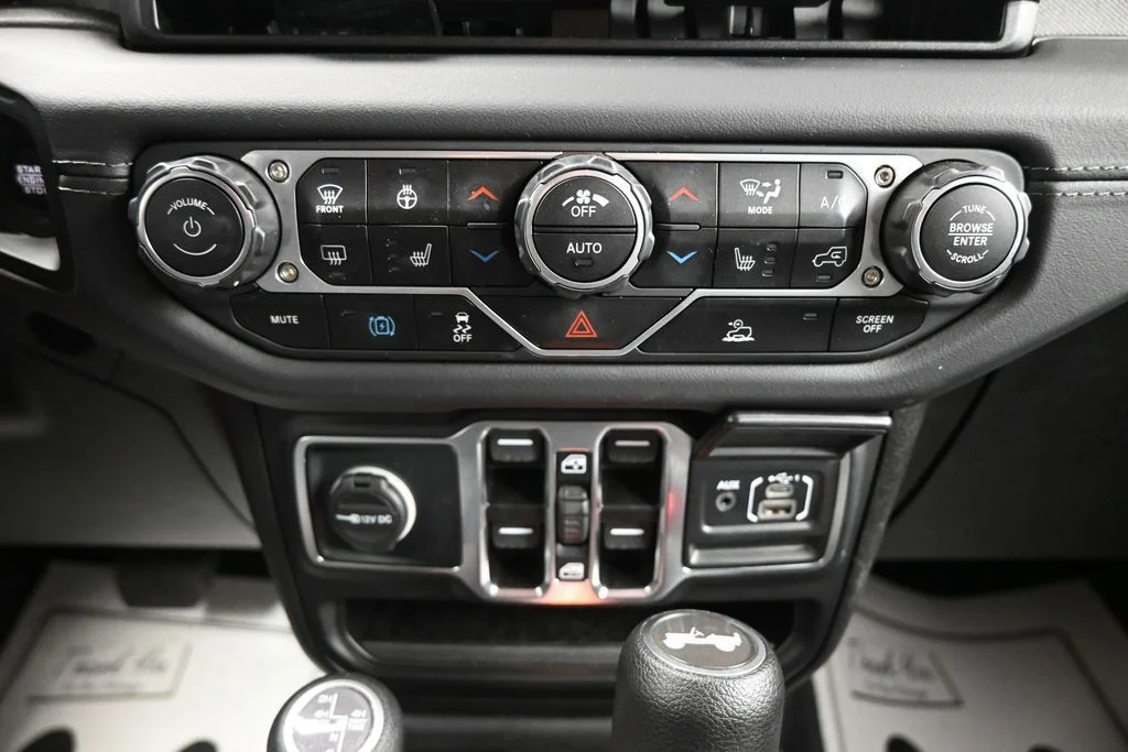 Used 2025 Red Jeep Sahara 4xe image 17