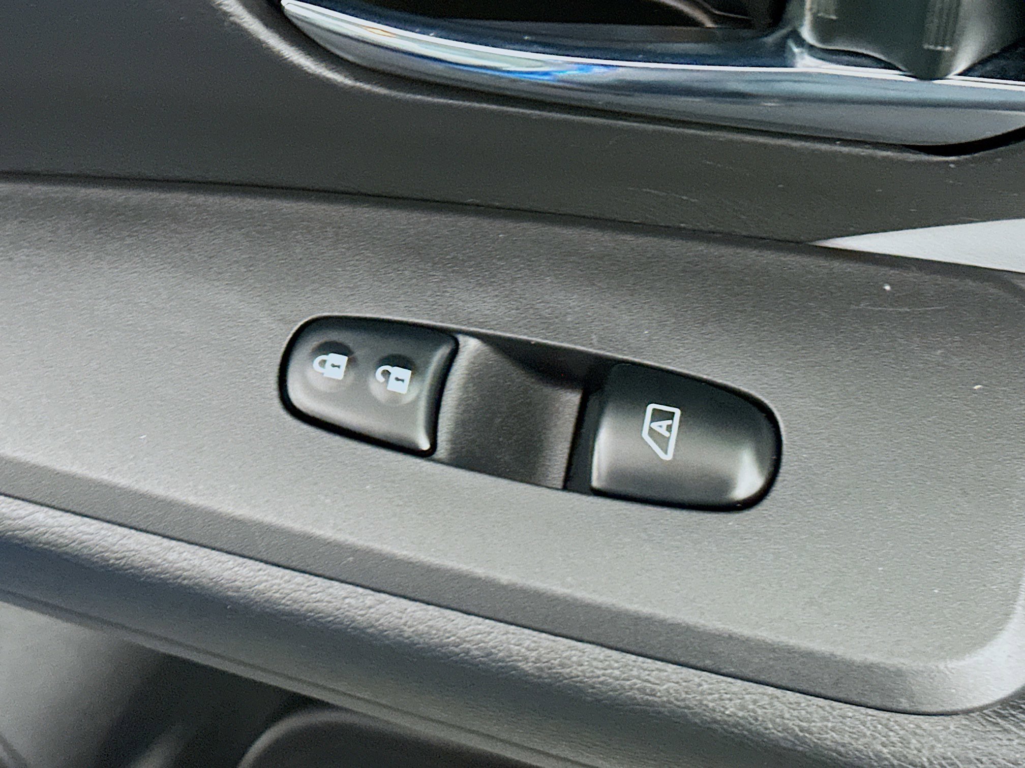 Used 2023 Electric Blue Metallic Nissan SR image 29