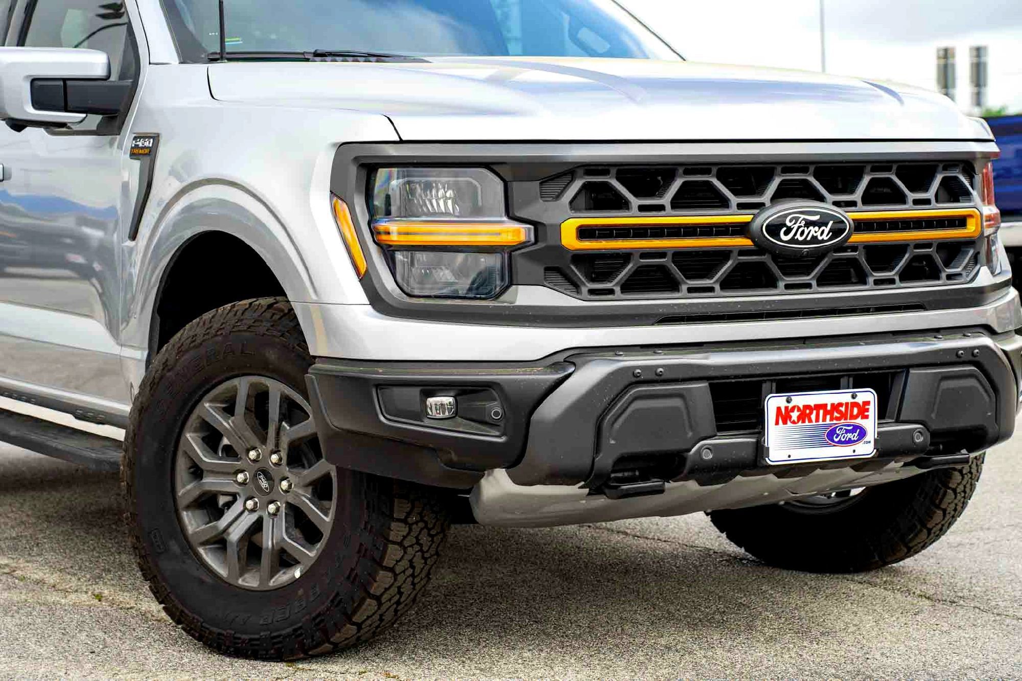 New 2025 Iconic Silver Metallic Ford Tremor image 3