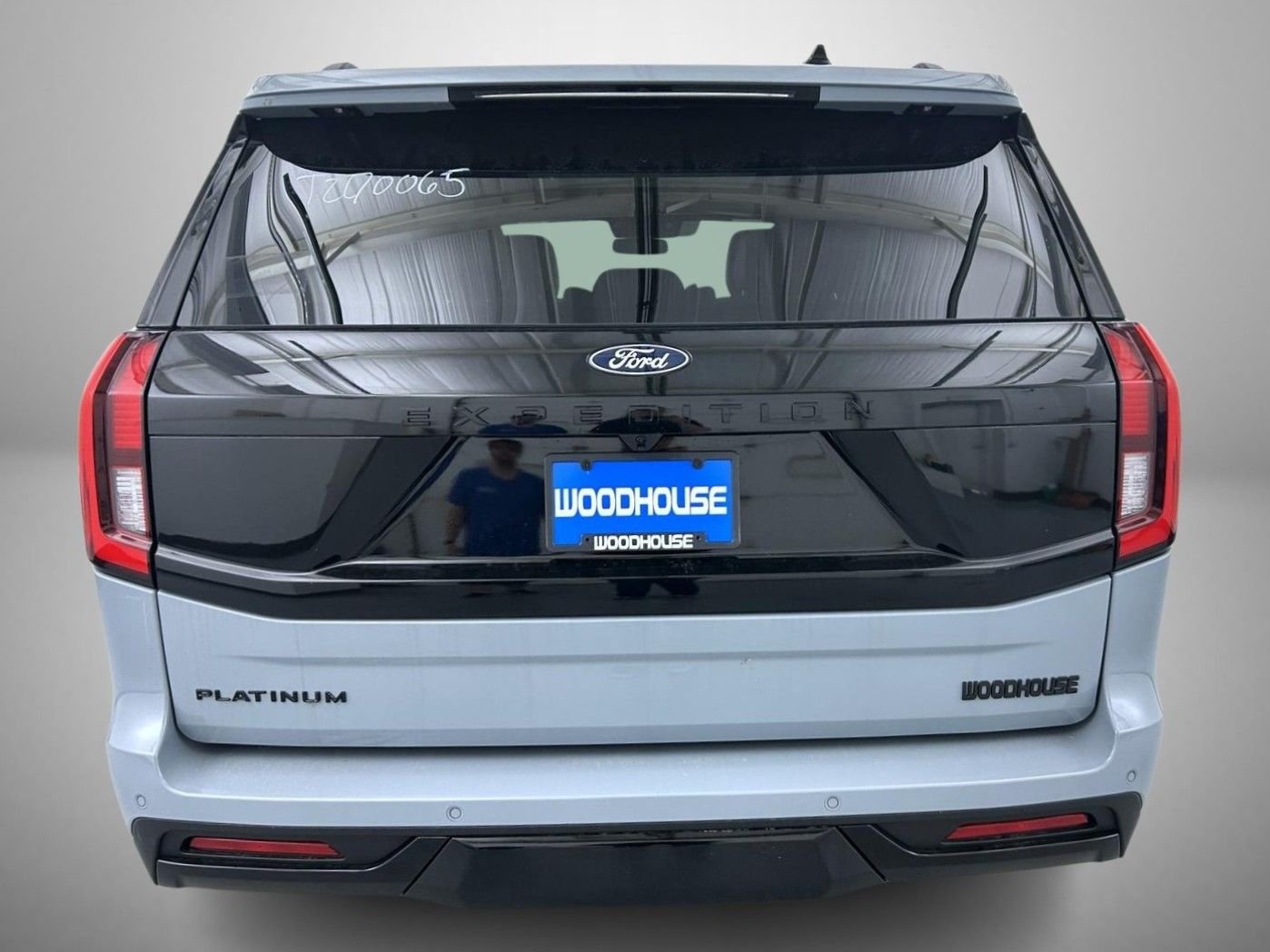 New 2027 Glacier Gray Metallic Tri-Coat Ford Platinum image 6