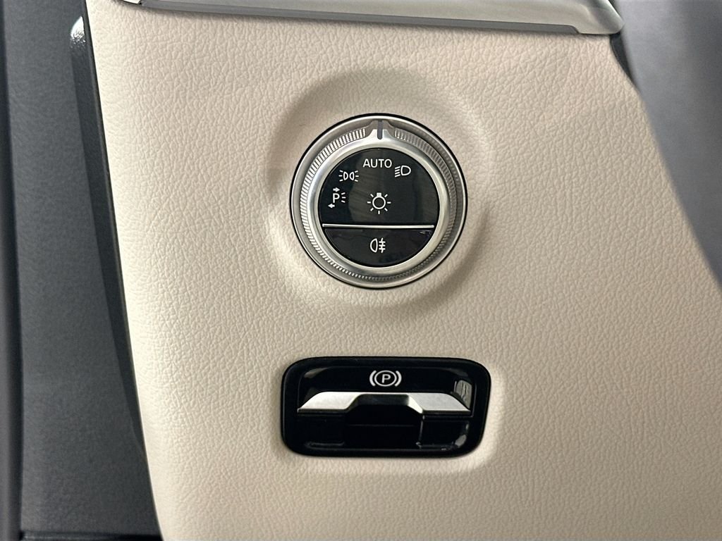 Used 2026 Black Mercedes-Benz C 300 image 10