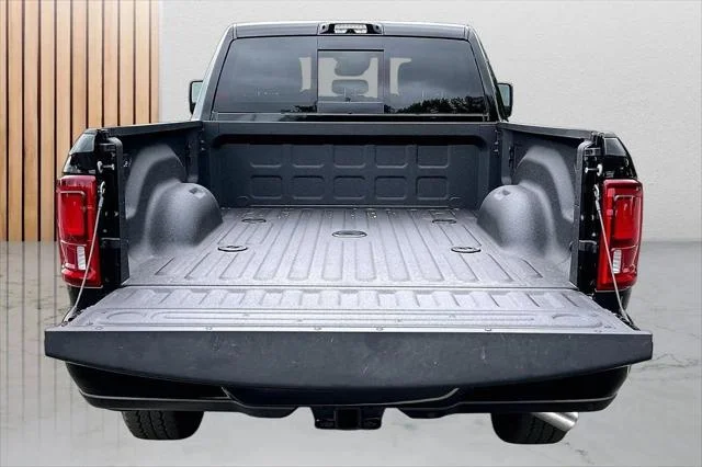 New 2026 Diamond Black Crystal Pearl-Coat Exterior Paint RAM LARAMIE image 25