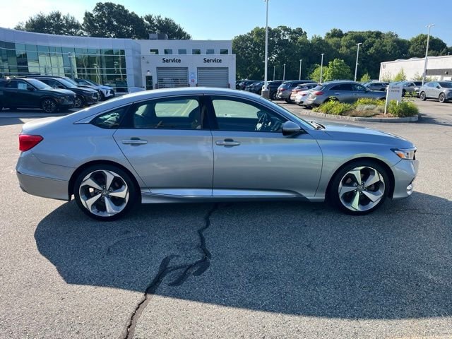 Used 2018 Lunar Silver Metallic Honda Touring image 2
